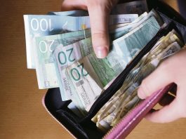 BOJANA IZ PARAĆINA IZGUBILA NOVČANIK, A ONDA JU JE ISPRED VRATA SAČEKAO ŠOK PRIZOR “Mogli ste i tih 50 dinara da uzmete”