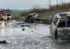 POGINULO PETORO TINEJDŽERA! Nakon žestokog sudara živi goreli u vozilima – detalji JEZIVE nesreće (FOTO)