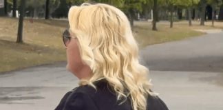 NEPRIJATNA SCENA NA POMENU SAŠI Snežana Đurišić i njen partner Vanja ponovo u centru pažnje, šta im se desilo da ovako reaguju? (VIDEO) NEPRIJATNA SCENA NA POMENU SAŠI Snežana Đurišić i njen partner Vanja ponovo u centru pažnje, šta im se desilo da ovako reaguju? (VIDEO) - featured image