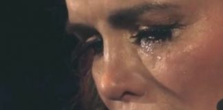 Severina se oprašta u suzama: ‘Dragi moj, zjenico oka moga, slomio me tvoj prerani odlazak’ Severina se oprašta u suzama: ‘Dragi moj, zjenico oka moga, slomio me tvoj prerani odlazak’ - featured image