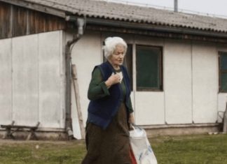 ŽENA JE MUŽU REKLA DA STAVI SVOJU STARU MAJKU U STARAČKI DOM! Rekao joj je da hoće, a onda je uradio JEDNU STVAR! ŽENA JE MUŽU REKLA DA STAVI SVOJU STARU MAJKU U STARAČKI DOM! Rekao joj je da hoće, a onda je uradio JEDNU STVAR! - featured image