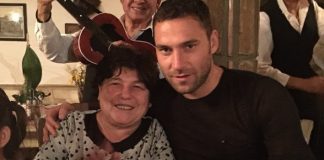 Raj za majku Nikoletu: Duško Tošić renovirao kuću u Orlovatu, a kad vidite dvorište pamet će vam stati FOTO Raj za majku Nikoletu: Duško Tošić renovirao kuću u Orlovatu, a kad vidite dvorište pamet će vam stati FOTO - featured image