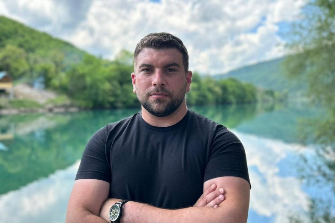 Alen je dijete rođeno iz ratn0g siI0*vanja: ‘Prišao sam biološkom ocu i pitao ga zašto je siI0*vao moju majku. Burno je reagirao’ - featured image