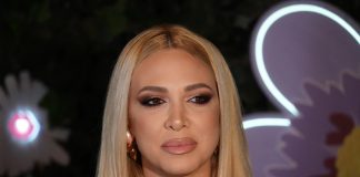 EVO KAKO MILICA TODOROVIĆ IZGLEDA U 4. MJESECU TRUDNOĆE: Snimak pjevačice u kućnoj varijanti – opada joj kosa, ispadaju zubi, a stomak do poda? EVO KAKO MILICA TODOROVIĆ IZGLEDA U 4. MJESECU TRUDNOĆE: Snimak pjevačice u kućnoj varijanti – opada joj kosa, ispadaju zubi, a stomak do poda? - featured image