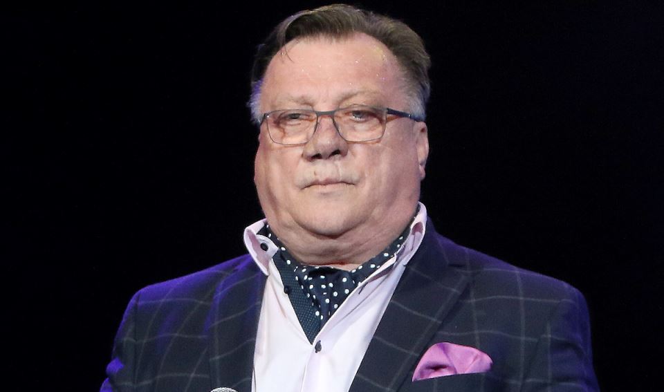 “Njegov život je jeftino prodat”: Pevač otkrio šta mu je lekar rekao na sahrani Bešlića, smrt mogla da se spreči? - featured image “Njegov život je jeftino prodat”: Pevač otkrio šta mu je lekar rekao na sahrani Bešlića, smrt mogla da se spreči? - featured image