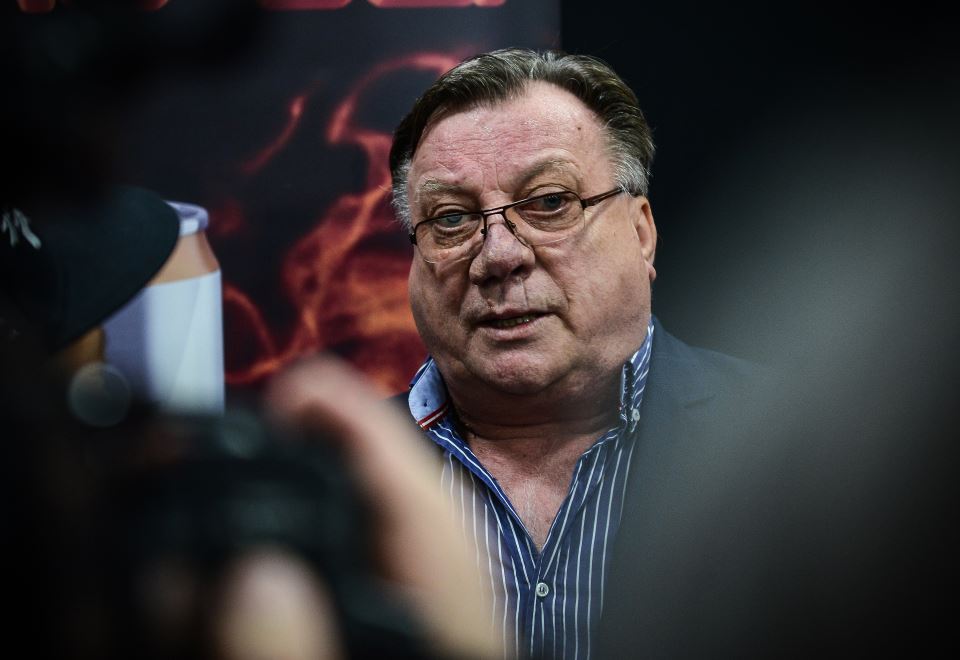 “Kada je video ovu promenu na sebi, više nismo mogli da ga lažemo”: Evo kako su zaista izgledali poslednji dani Halida Bešlića - featured image “Kada je video ovu promenu na sebi, više nismo mogli da ga lažemo”: Evo kako su zaista izgledali poslednji dani Halida Bešlića - featured image