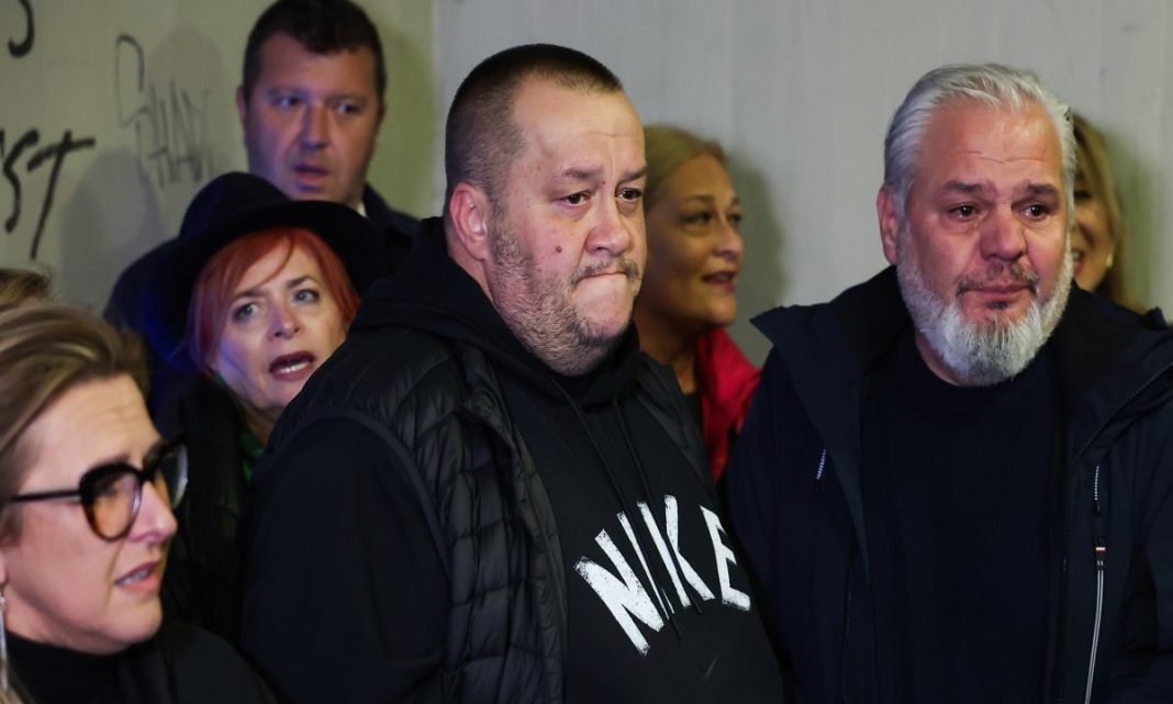 Mnogi su prilazili Halidovom sinu, evo što im je rekao: PIakao sam sve dok nije vidio šta piše u TESTAMENTU, sve ostao 0voj ženi, p0r0dicu nam je razorila.. - featured image Mnogi su prilazili Halidovom sinu, evo što im je rekao: PIakao sam sve dok nije vidio šta piše u TESTAMENTU, sve ostao 0voj ženi, p0r0dicu nam je razorila.. - featured image