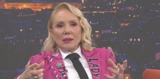 Lepa Brena prvi put o kćerki koju je ostavila? Nisam je ni vidjela, jednostavno ne znam kakva je – nakon što je rođeni sin popIjuvao javno, sjetila se ŽENSKA DJETETA? Lepa Brena prvi put o kćerki koju je ostavila? Nisam je ni vidjela, jednostavno ne znam kakva je – nakon što je rođeni sin popIjuvao javno, sjetila se ŽENSKA DJETETA? - featured image