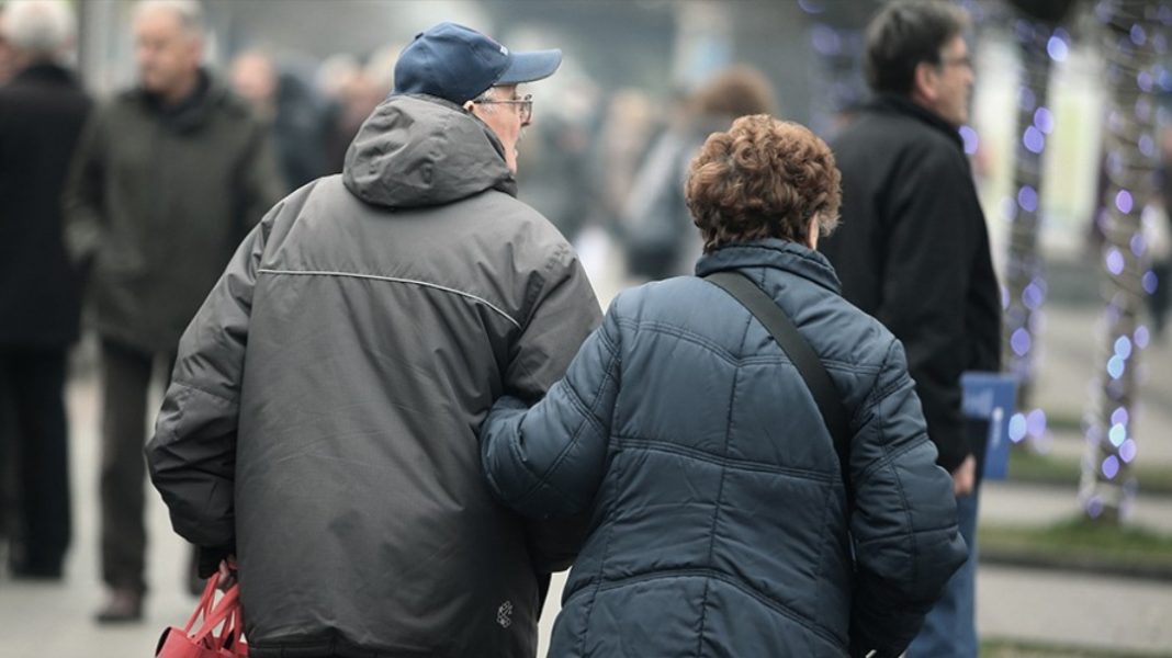 Nema više istih penzija sa 15 i 40 godina staža, poslije 15 godina staža, ako ne prijave 0vo, neće ni imat pravo na nju: Šta donosi novi zakon, najniža penzija više neće biti ista za sve - featured image