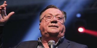 Majka Donne Ares otkrila: “Ja znam od čega je moja kćerka dobila raak, imamo i dokaze, od te namirnice je stradao i Halid, čuvajte vašu djecu..!” Majka Donne Ares otkrila: “Ja znam od čega je moja kćerka dobila raak, imamo i dokaze, od te namirnice je stradao i Halid, čuvajte vašu djecu..!” - featured image