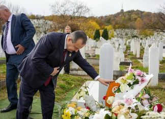 Ivica Dačić posjetio grob Halida Bešlića: “Nedostaje njegova toplina i dobrota” Ivica Dačić posjetio grob Halida Bešlića: “Nedostaje njegova toplina i dobrota” - featured image