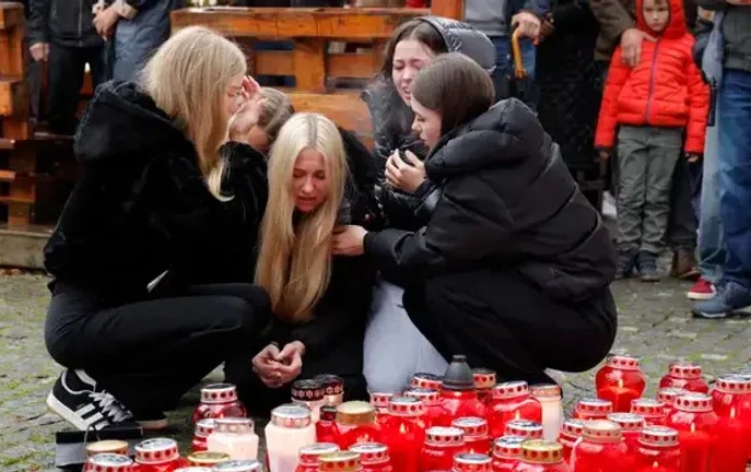 Slovenija na nogama! Potresne scene s mjesta zločina: Došao pomoći sinu, ubili ga - featured image Slovenija na nogama! Potresne scene s mjesta zločina: Došao pomoći sinu, ubili ga - featured image