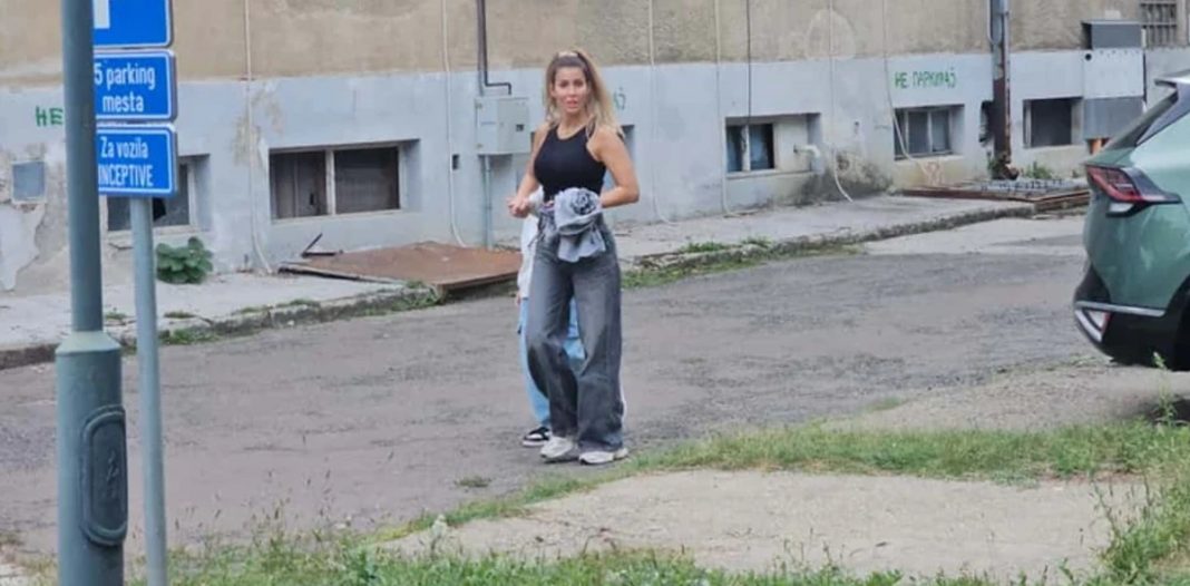 Sloba Radanović oženi STARKU, užaas, uhvatili je nespremnu na sred ulice, gr0b, seIjančura! Jel mu ovo mama ili žena? - featured image Sloba Radanović oženi STARKU, užaas, uhvatili je nespremnu na sred ulice, gr0b, seIjančura! Jel mu ovo mama ili žena? - featured image