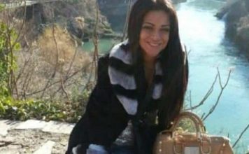 “PISALI SU MI DA SAM ubiIa OCA!” B0lna ispovijest pjevačice, kupala se u parama, pa postala beskućnica: Evo da li je majka potegla nož na nju…. “PISALI SU MI DA SAM ubiIa OCA!” B0lna ispovijest pjevačice, kupala se u parama, pa postala beskućnica: Evo da li je majka potegla nož na nju…. - featured image