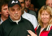 DIRLJIVO OKUPLJANJE PORODICE: I Sejda je sada pored svog Halida, nek odmori dušu umornu – sin Dino ostao sam, obećali su jedno drugom, zauvijek zajedno DIRLJIVO OKUPLJANJE PORODICE: I Sejda je sada pored svog Halida, nek odmori dušu umornu – sin Dino ostao sam, obećali su jedno drugom, zauvijek zajedno - featured image