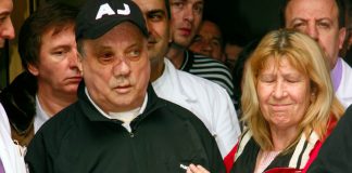 DIRLJIVO OKUPLJANJE PORODICE: I Sejda je sada pored svog Halida, nek odmori dušu umornu – sin Dino ostao sam, obećali su jedno drugom, zauvijek zajedno DIRLJIVO OKUPLJANJE PORODICE: I Sejda je sada pored svog Halida, nek odmori dušu umornu – sin Dino ostao sam, obećali su jedno drugom, zauvijek zajedno - featured image