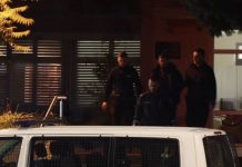 BEZ EMOCIJE, UZDIGNUTE GLAVE sa velikim osmijehom: Pogledajte video privođenja Anisa Kalajdžića, vikao je ku*rva, naći ćemo joj i mamu.. BEZ EMOCIJE, UZDIGNUTE GLAVE sa velikim osmijehom: Pogledajte video privođenja Anisa Kalajdžića, vikao je ku*rva, naći ćemo joj i mamu.. - featured image