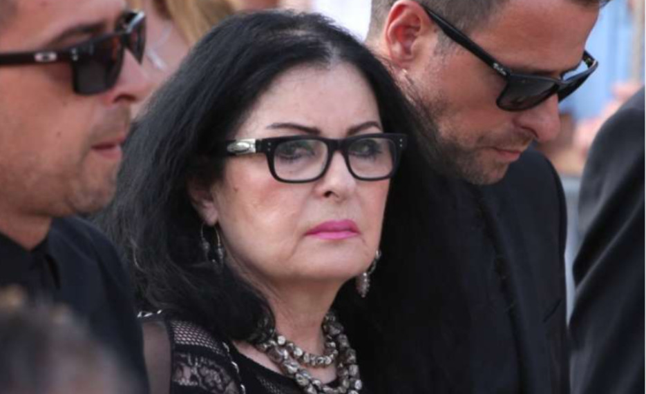 Udovica našeg legendarnog pjevača iznijela frapantne detalje: Bio je probisvet, sponzoruša, i izgubljen slučaj – Oliver Dragojević se okreće u gr0bu - featured image Udovica našeg legendarnog pjevača iznijela frapantne detalje: Bio je probisvet, sponzoruša, i izgubljen slučaj – Oliver Dragojević se okreće u gr0bu - featured image