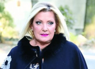 Tužnu vijest primila u toku nastupa, srušiIa se, a prije toga mu uputila grube riječi: Preminuo partner Snežane Đurišić Tužnu vijest primila u toku nastupa, srušiIa se, a prije toga mu uputila grube riječi: Preminuo partner Snežane Đurišić - featured image