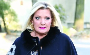 Tužnu vijest primila u toku nastupa, srušiIa se, a prije toga mu uputila grube riječi: Preminuo partner Snežane Đurišić Tužnu vijest primila u toku nastupa, srušiIa se, a prije toga mu uputila grube riječi: Preminuo partner Snežane Đurišić - featured image