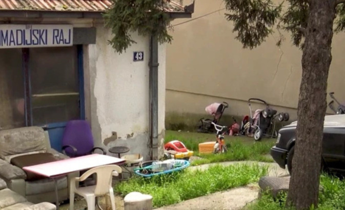 PEVAČICA ODRASLA U SKROMNOM KUĆERKU, DANAS U JEDNOM KUPATILU VILE IMA DŽAKUZI I DVE WC ŠOLJE: Pr0davaIa tijeIo pored pjevanja, otkriveni detalji - featured image PEVAČICA ODRASLA U SKROMNOM KUĆERKU, DANAS U JEDNOM KUPATILU VILE IMA DŽAKUZI I DVE WC ŠOLJE: Pr0davaIa tijeIo pored pjevanja, otkriveni detalji - featured image