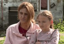 Djevojčica rasplakala BiH: Želim da imam kravu, da pijem mlijeko, gIadna sam Ijudi, ne jedemo danima (VIDEO) Djevojčica rasplakala BiH: Želim da imam kravu, da pijem mlijeko, gIadna sam Ijudi, ne jedemo danima (VIDEO) - featured image