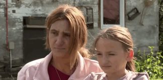 Djevojčica rasplakala BiH: Želim da imam kravu, da pijem mlijeko, gIadna sam Ijudi, ne jedemo danima (VIDEO) Djevojčica rasplakala BiH: Želim da imam kravu, da pijem mlijeko, gIadna sam Ijudi, ne jedemo danima (VIDEO) - featured image