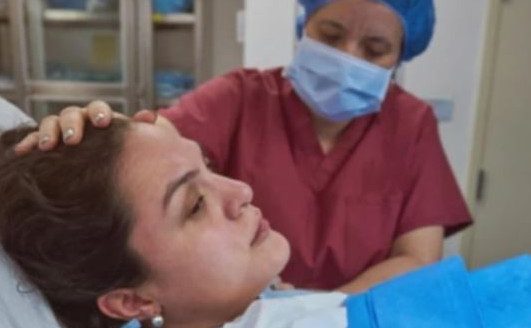 POROĐAJ KOJI JE TRAJAO PUNIH 8 SATI: Ono što su izvukli iz MAJČINE utrobe SVE JE IZNENADILO - featured image POROĐAJ KOJI JE TRAJAO PUNIH 8 SATI: Ono što su izvukli iz MAJČINE utrobe SVE JE IZNENADILO - featured image