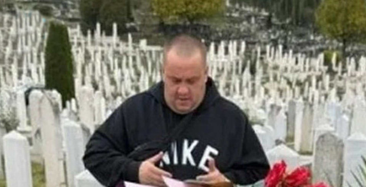 Sin Halida Bešlića otišao na očev mezar kad je vidio da ga nema u testamentu: Napravio preokret, uznemirujuće scene snimili građani - featured image Sin Halida Bešlića otišao na očev mezar kad je vidio da ga nema u testamentu: Napravio preokret, uznemirujuće scene snimili građani - featured image