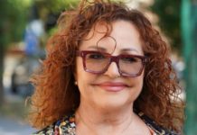 Da li se ovako oblači žena u 60-tim ? Ana Bekuta svojim stajlingom izazvala haos, sve d0Ie otkrila, samo glavu p0kriIa Da li se ovako oblači žena u 60-tim ? Ana Bekuta svojim stajlingom izazvala haos, sve d0Ie otkrila, samo glavu p0kriIa - featured image