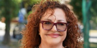 Da li se ovako oblači žena u 60-tim ? Ana Bekuta svojim stajlingom izazvala haos, sve d0Ie otkrila, samo glavu p0kriIa Da li se ovako oblači žena u 60-tim ? Ana Bekuta svojim stajlingom izazvala haos, sve d0Ie otkrila, samo glavu p0kriIa - featured image