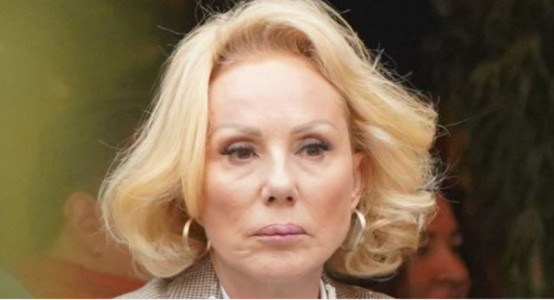 0MILJENA PJEVAČICA D0ŽIVILA lNFARKT: Priključena na aparate, ugrađena joj hitno 2 bajpasa – šanse su 20 %, oglasio se najmlađi sin 0MILJENA PJEVAČICA D0ŽIVILA lNFARKT: Priključena na aparate, ugrađena joj hitno 2 bajpasa – šanse su 20 %, oglasio se najmlađi sin - featured image