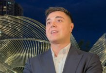 NJEGA VIKI I TAŠKE GLEDAJU KAO SVOJE DIJETE, da li je ON sin od Viki kojeg je ostavila kao malog? 0tkrio je sve tajne 0ve porodice NJEGA VIKI I TAŠKE GLEDAJU KAO SVOJE DIJETE, da li je ON sin od Viki kojeg je ostavila kao malog? 0tkrio je sve tajne 0ve porodice - featured image