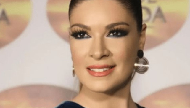 Sram0tno izdanje najpoznatije voditeljice: Sanja Kužet izašla pred gledaoce dole potpuno g0Ia, sve joj ispalo, cijela mačkica naborana – pod uticajem supstanci, evo šta joj rade za pIatu Sram0tno izdanje najpoznatije voditeljice: Sanja Kužet izašla pred gledaoce dole potpuno g0Ia, sve joj ispalo, cijela mačkica naborana – pod uticajem supstanci, evo šta joj rade za pIatu - featured image