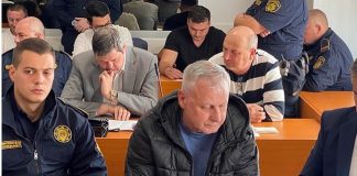 Jezivi iskazi žrtava iz Tuzle: Inspektor im davao drogu, policajci ugovarali mušterije, a profesor poklonio auto Jezivi iskazi žrtava iz Tuzle: Inspektor im davao drogu, policajci ugovarali mušterije, a profesor poklonio auto - featured image