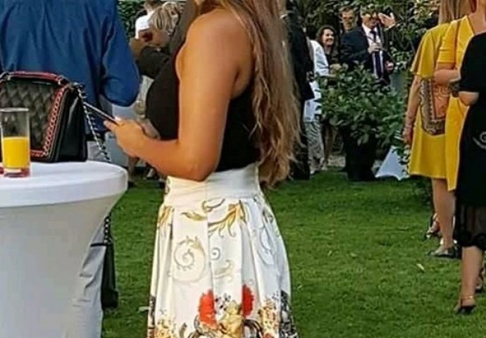 SVI PLAČU OD SMIJEHA ZBOG OVE SLIKE SA SVADBE: Kad vidite donji dio slike, sve će vam biti jasno! SVI PLAČU OD SMIJEHA ZBOG OVE SLIKE SA SVADBE: Kad vidite donji dio slike, sve će vam biti jasno! - featured image