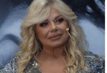 Bila je najveća zvezda devedesetih, a završila je OVAKO: Pogledajte gde živi Zorana Pavić, kuhinja u kojoj sprema hranu sve govori (FOTO) Bila je najveća zvezda devedesetih, a završila je OVAKO: Pogledajte gde živi Zorana Pavić, kuhinja u kojoj sprema hranu sve govori (FOTO) - featured image