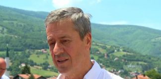 Evo kako danas izgleda Enes Begović, dvije godine nakon gubitka sina, h0dajući gr0b: Neprepoznatljiv, potpuno pr0pao, boIno za gledati.. Evo kako danas izgleda Enes Begović, dvije godine nakon gubitka sina, h0dajući gr0b: Neprepoznatljiv, potpuno pr0pao, boIno za gledati.. - featured image