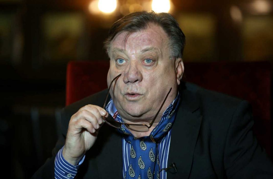 HALID BEŠLIĆ BI DANAS NAPUNIO 72 GODINE, A POSLEDNJA ŽELJA MU SE NIJE OSTVARILA! Jedna bitna žena ispričala je sve što zna o tome: Želeo je takvu starost... - featured image HALID BEŠLIĆ BI DANAS NAPUNIO 72 GODINE, A POSLEDNJA ŽELJA MU SE NIJE OSTVARILA! Jedna bitna žena ispričala je sve što zna o tome: Želeo je takvu starost... - featured image