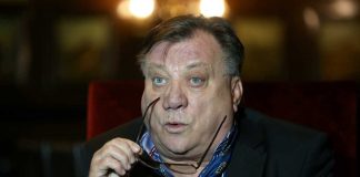 HALID BEŠLIĆ BI DANAS NAPUNIO 72 GODINE, A POSLEDNJA ŽELJA MU SE NIJE OSTVARILA! Jedna bitna žena ispričala je sve što zna o tome: Želeo je takvu starost… HALID BEŠLIĆ BI DANAS NAPUNIO 72 GODINE, A POSLEDNJA ŽELJA MU SE NIJE OSTVARILA! Jedna bitna žena ispričala je sve što zna o tome: Želeo je takvu starost... - featured image