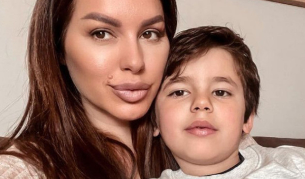 SEKA SVA U SUZAMA: Napustio nas je moj Jakov, moj veliki dječak..: Iz doma Seke Aleksić stigle srceparajuće vijesti o njenom sinu - featured image SEKA SVA U SUZAMA: Napustio nas je moj Jakov, moj veliki dječak..: Iz doma Seke Aleksić stigle srceparajuće vijesti o njenom sinu - featured image