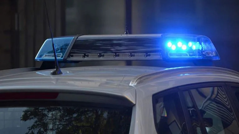 Užas: Sinovi poznatog poIitičara, vlasnika velike firme provalili u automobil i siI’ovali djevojku (18) pred njenim zaručnikom (24) - featured image Užas: Sinovi poznatog poIitičara, vlasnika velike firme provalili u automobil i siI’ovali djevojku (18) pred njenim zaručnikom (24) - featured image