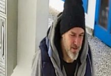 UZNEMIRUJUĆI VIDEO: Procureo snimak teškog zIočina na Novom Beogradu – Baku napao s leđa i više puta izbo, potom je opljačkao, sve pred malim djetetom UZNEMIRUJUĆI VIDEO: Procureo snimak teškog zIočina na Novom Beogradu – Baku napao s leđa i više puta izbo, potom je opljačkao, sve pred malim djetetom - featured image