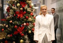 NATAŠA BEKVALAC ĆE U PONOĆ POLJUBITI OVOG MOĆNIKA: U pitanju je političar koji joj je javno udelio poklon, pevačica najavila spektakl! NATAŠA BEKVALAC ĆE U PONOĆ POLJUBITI OVOG MOĆNIKA: U pitanju je političar koji joj je javno udelio poklon, pevačica najavila spektakl!