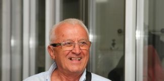 Zavodio maloletnice, pa oženio 32 godine mlađu?! Šok detalji iz života poznatog pevača digle naciju na noge Zavodio maloletnice, pa oženio 32 godine mlađu?! Šok detalji iz života poznatog pevača digle naciju na noge