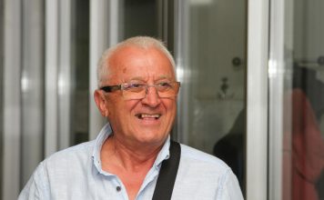 Zavodio maloletnice, pa oženio 32 godine mlađu?! Šok detalji iz života poznatog pevača digle naciju na noge Zavodio maloletnice, pa oženio 32 godine mlađu?! Šok detalji iz života poznatog pevača digle naciju na noge