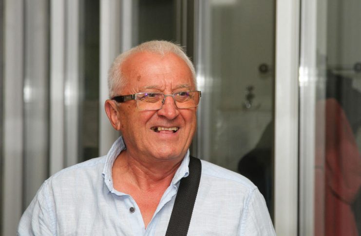 Zavodio maloletnice, pa oženio 32 godine mlađu?! Šok detalji iz života poznatog pevača digle naciju na noge Zavodio maloletnice, pa oženio 32 godine mlađu?! Šok detalji iz života poznatog pevača digle naciju na noge