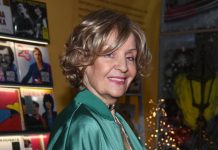 Nekad bila kraljica narodne muzike a danas hodajuca sm’rt, bolest je pokosila: Pogledajte kako izgleda Lepa Lukić, neprepoznatljiva, ljudi je zaobilaze na ulici Nekad bila kraljica narodne muzike a danas hodajuca sm’rt, bolest je pokosila: Pogledajte kako izgleda Lepa Lukić, neprepoznatljiva, ljudi je zaobilaze na ulici - featured image