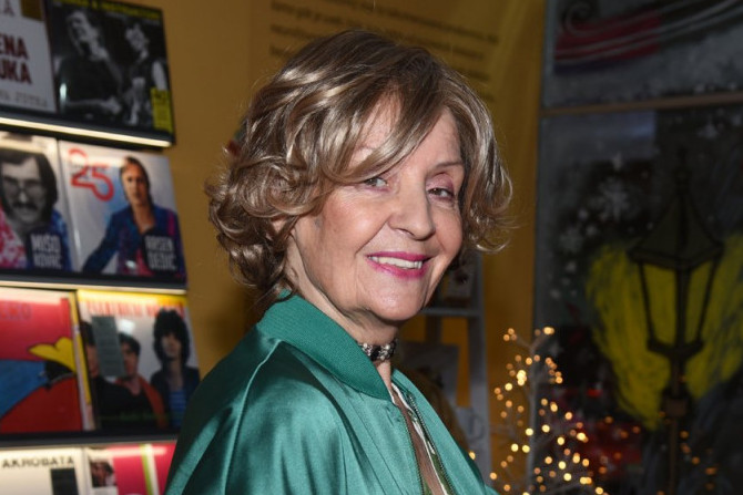 Nekad bila kraljica narodne muzike a danas hodajuca sm’rt, bolest je pokosila: Pogledajte kako izgleda Lepa Lukić, neprepoznatljiva, ljudi je zaobilaze na ulici - featured image Nekad bila kraljica narodne muzike a danas hodajuca sm’rt, bolest je pokosila: Pogledajte kako izgleda Lepa Lukić, neprepoznatljiva, ljudi je zaobilaze na ulici - featured image