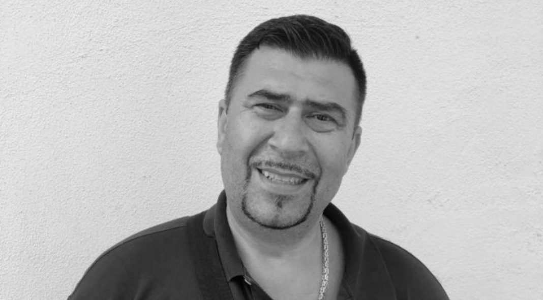 JEZIVA SUDBINA HARMONIKAŠA HANKE PALDUM Poginuo pre 2 dana u jezivom udesu, a na istom mestu stradao je i njegov otac - featured image